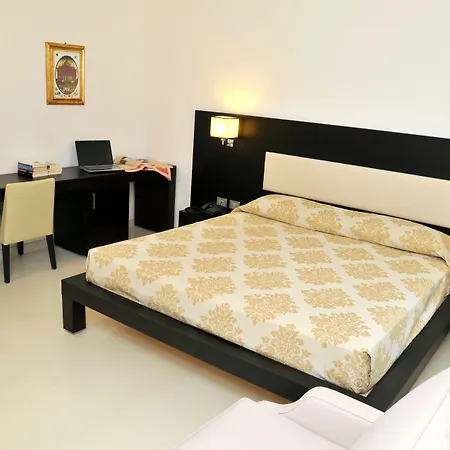 蒙特萨拉戈酒店 奥斯图尼