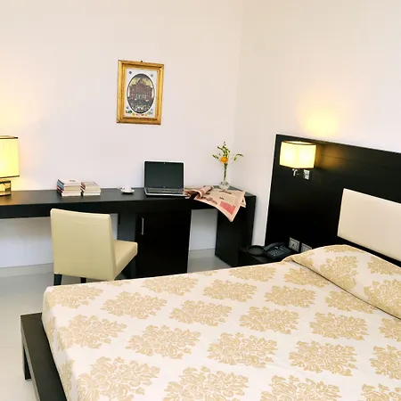 Monte Sarago فندق أوستوني